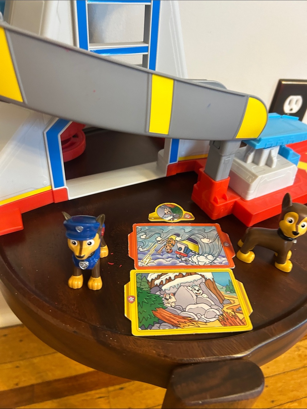 Paw Patrol Lookout Rescue Command Center Playset - Picture 4 of 4